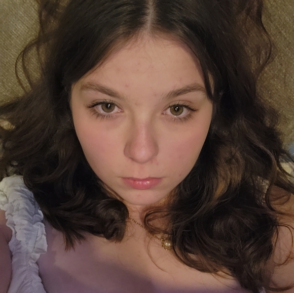 Meet your Posher, Alexis - Picture 1 of 1